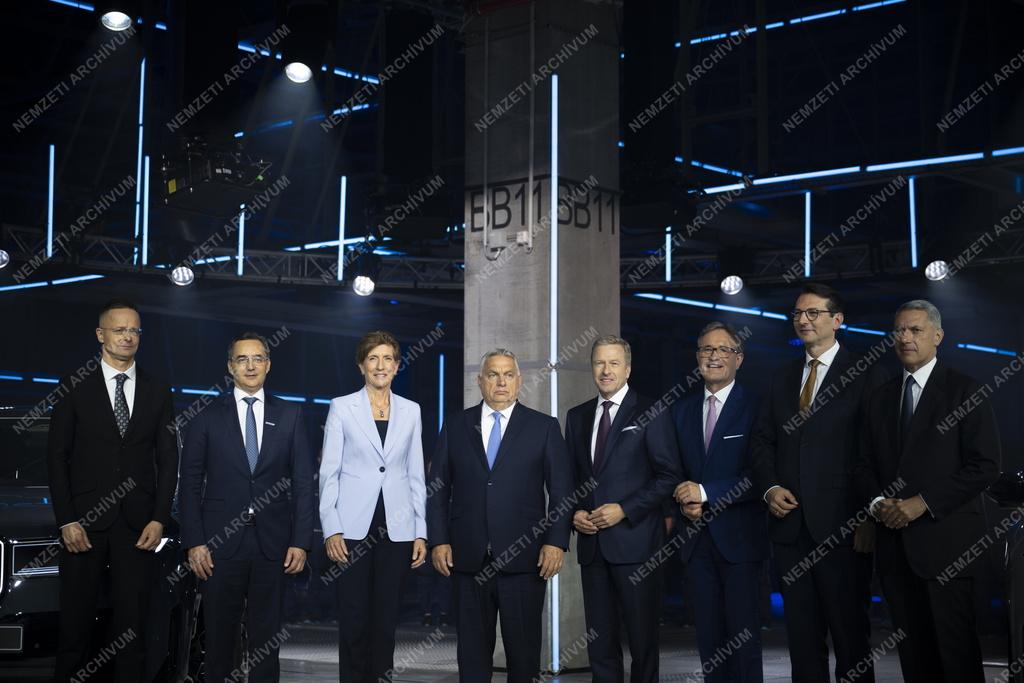 Átadták a BMW debreceni gyárát