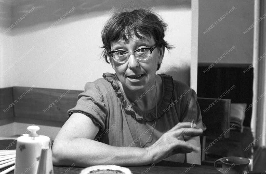 Képzőművészet - Ligeti Erika szobrász