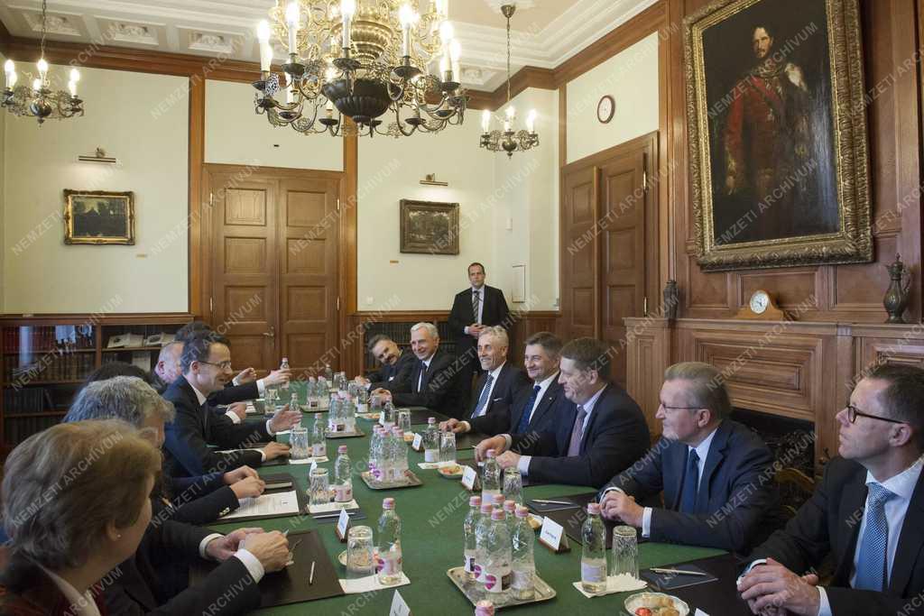 Szijjártó Péter fogadta a lengyel szejm elnökét
