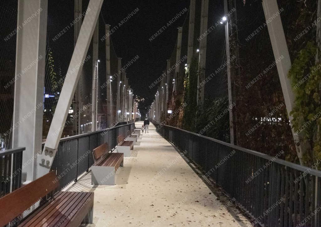 Városkép - Budapest - A Széllkapu park este