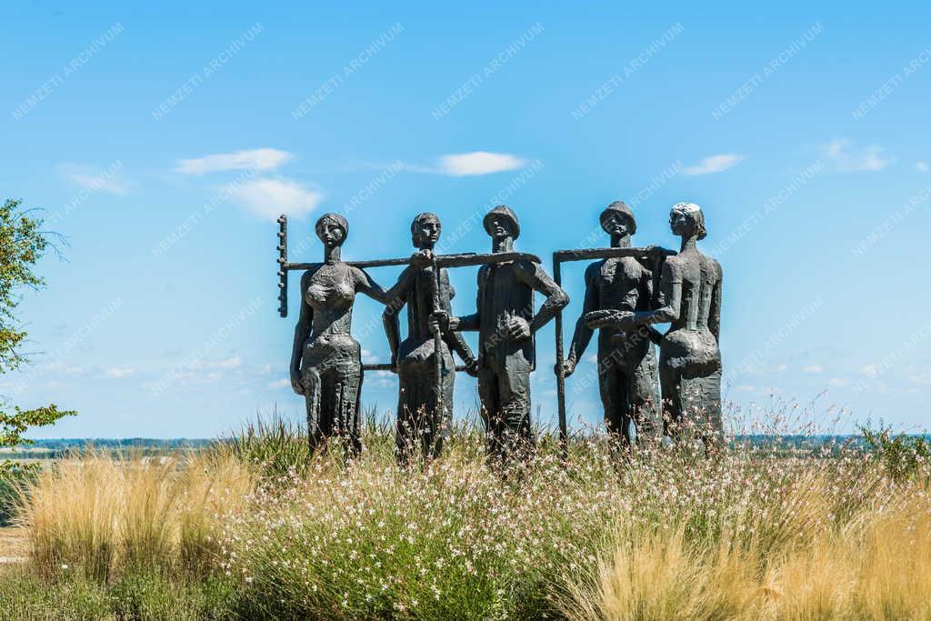 Városkép - Dunaújváros - Aratók-szobor