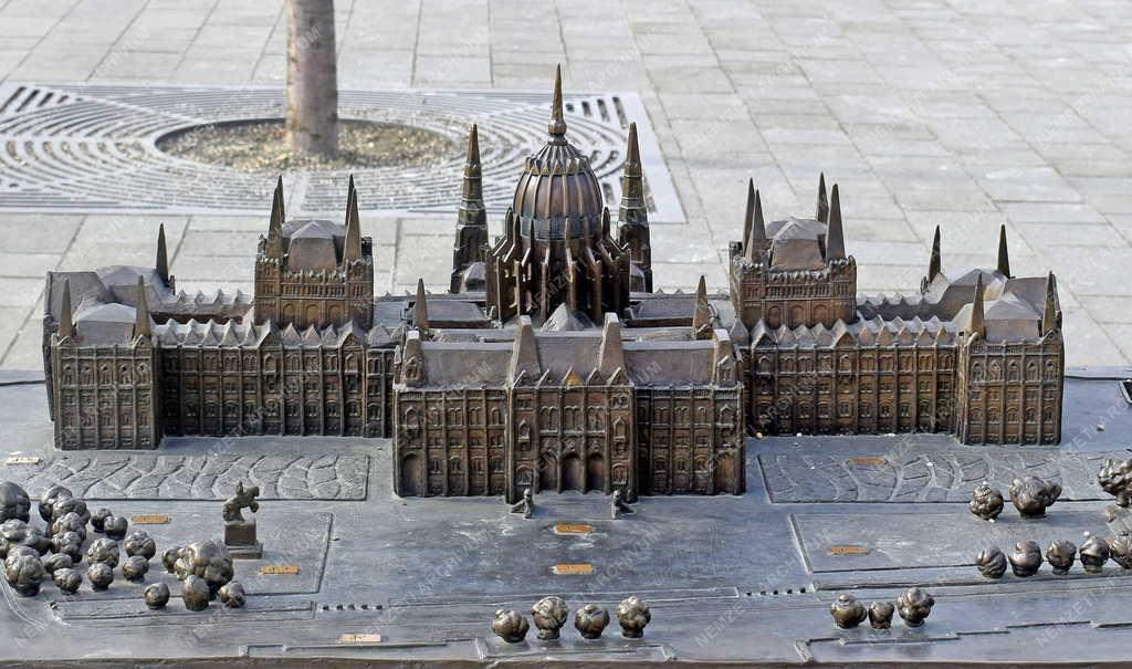 Városkép - Budapest - Országház makett