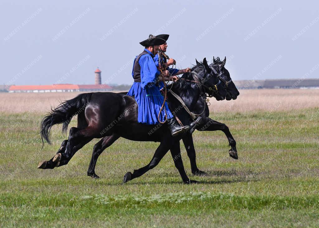 Turizmus - Hortobágy - Csikósok