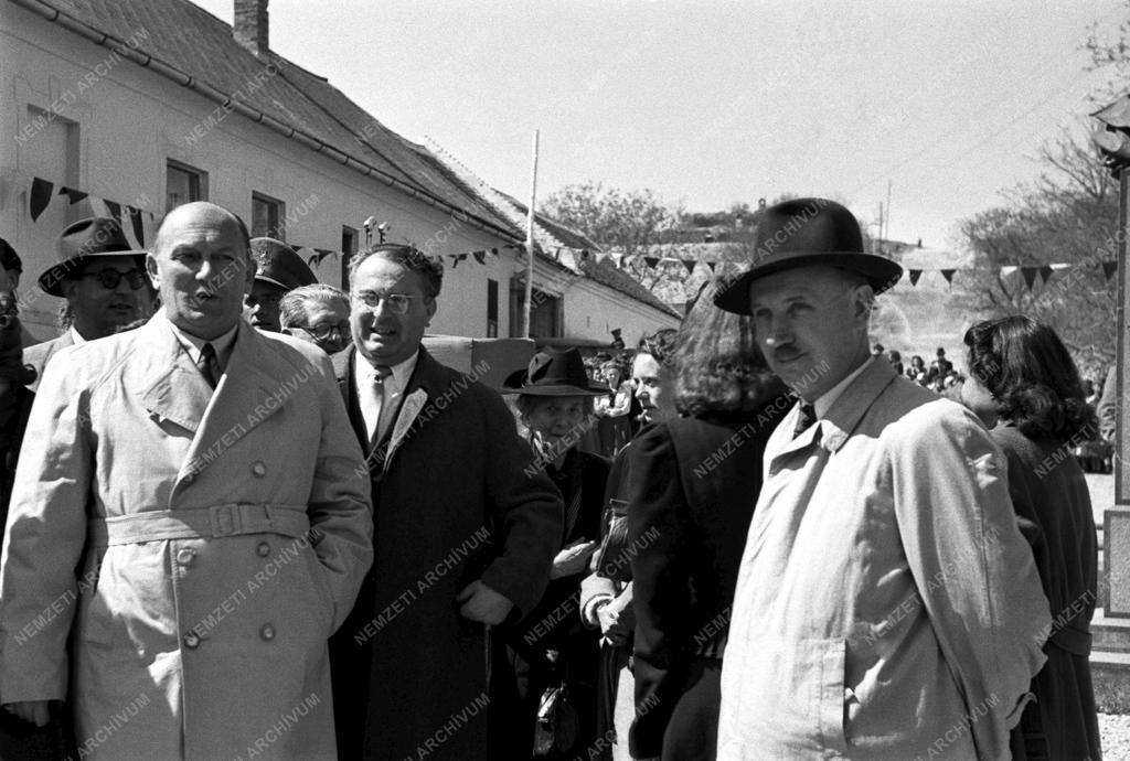 Ünnepség - Táncsics-szobor avatása