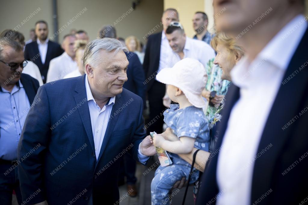 Voks 24 - Orbán Viktor Kaposváron folytatta vidéki kampánykörútját