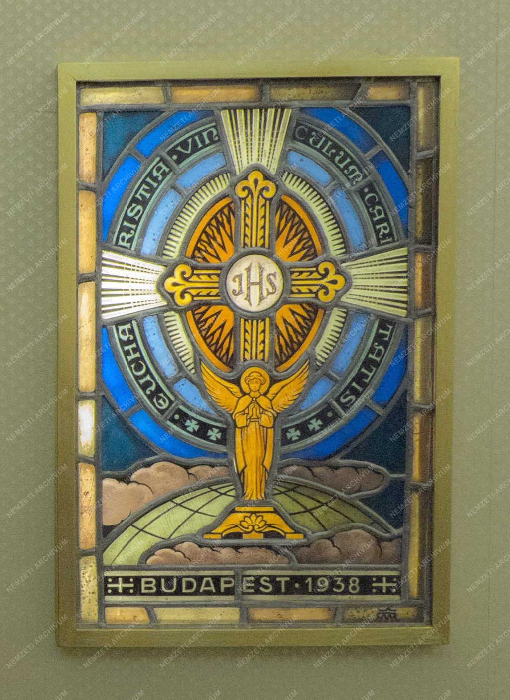 Műalkotás - Budapest - Űvegfestmény az Eucharisztikus kongresszusra