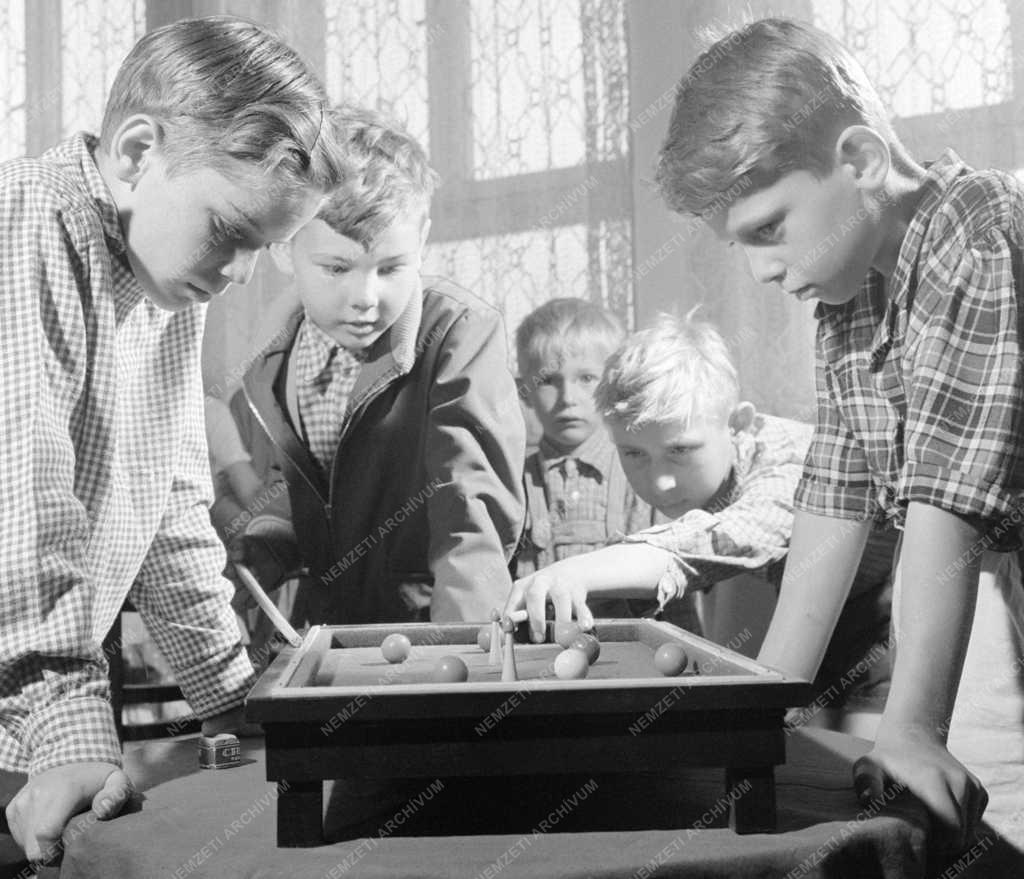 Szabadidő - Gyermekklub a művelődési házban