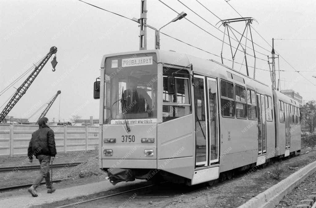 Tömegközlekedés - A BKV saját összeszerelésű villamosa