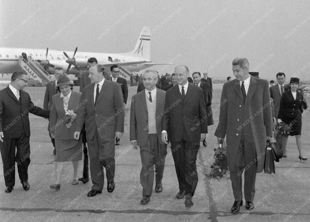 Külkapcsolat - Hazaérkezett a magyar párt- és kormányküldöttség Mongóliából  