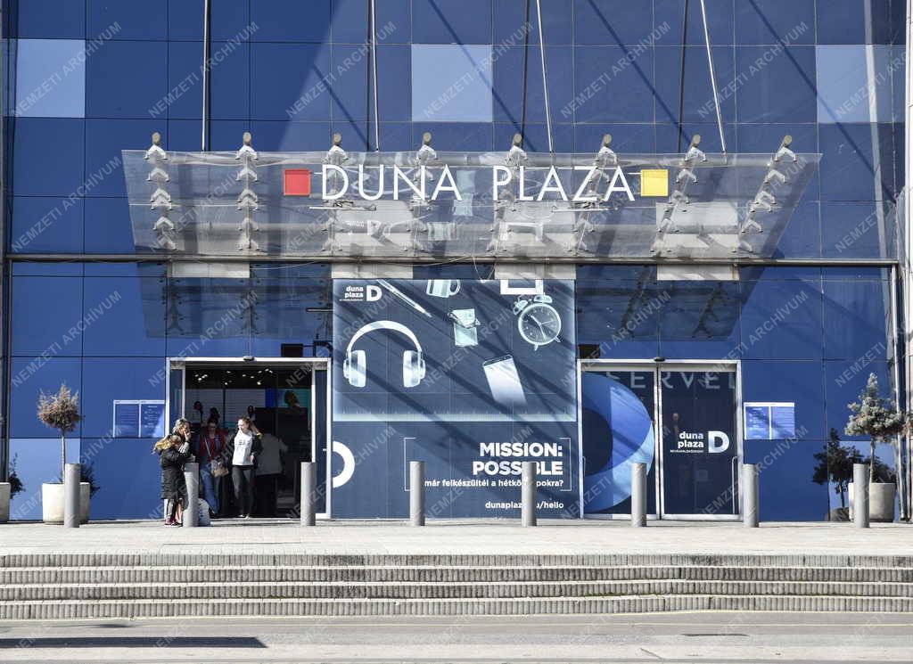 Kereskedelem - Duna Plaza bevásárlóközpont