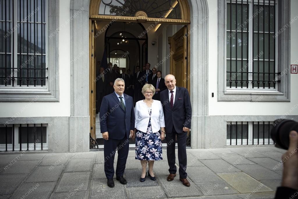 EU-elnökség - Sulyok Tamás és Orbán Viktor megtekintette a brüsszeli Magyar Házat