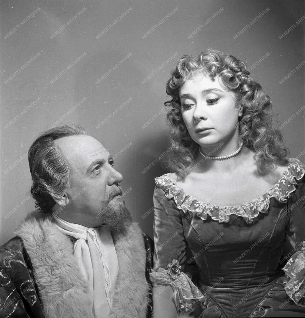 Színház -  A Magyar Néphadsereg Színháza