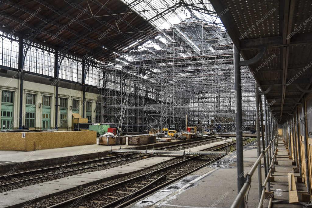 Közlekedés - Budapest - A Nyugati pályaudvar tetőfelújítása