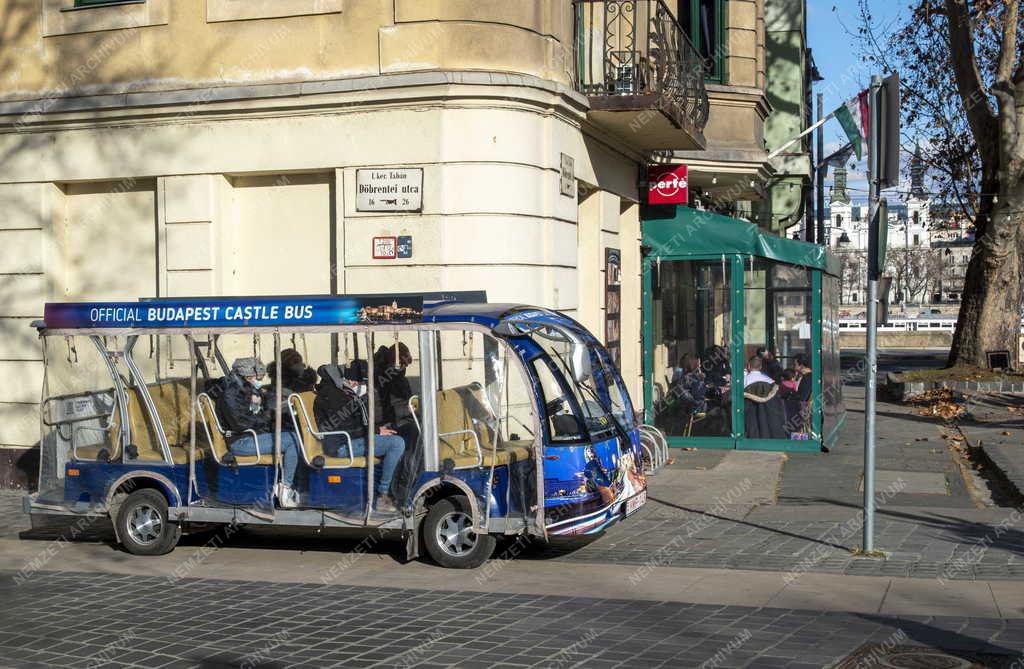 Közlekedés - Idegenforgalom - Budapest - Városnéző elektromos kisbusz