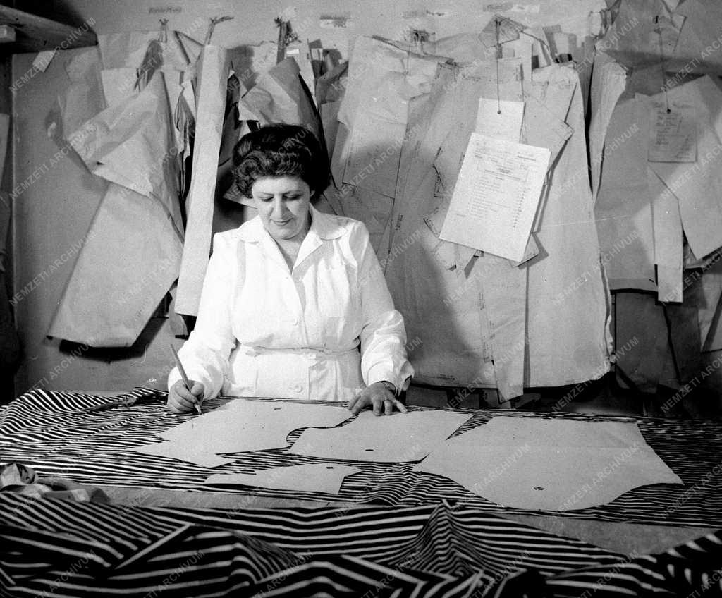 EV 6711/29-48 OKISZ Ruhatervező labor