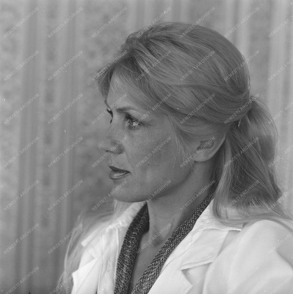 Kultúra - Költészet - Adamis Anna