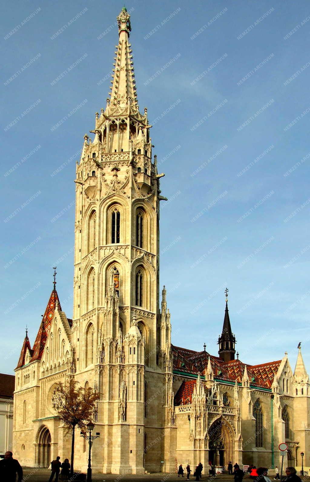 Budapest - Városkép - A felújított Mátyás-templom