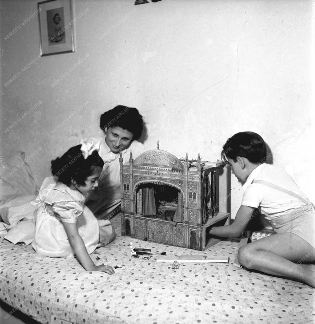 Személy - Tudomány - Hollán Zsuzsa 