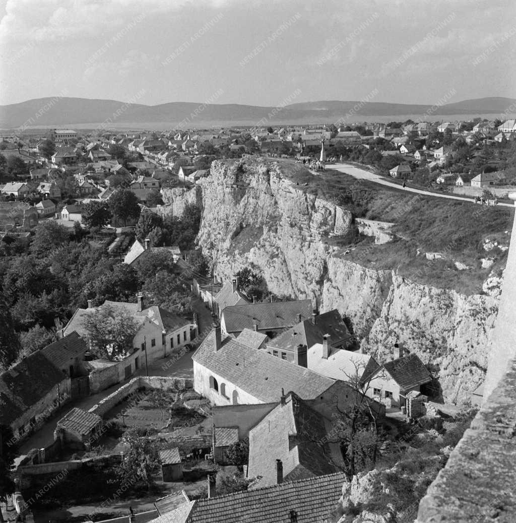 Városkép - Vallás - Benedek-hegyi kereszt Veszprémben