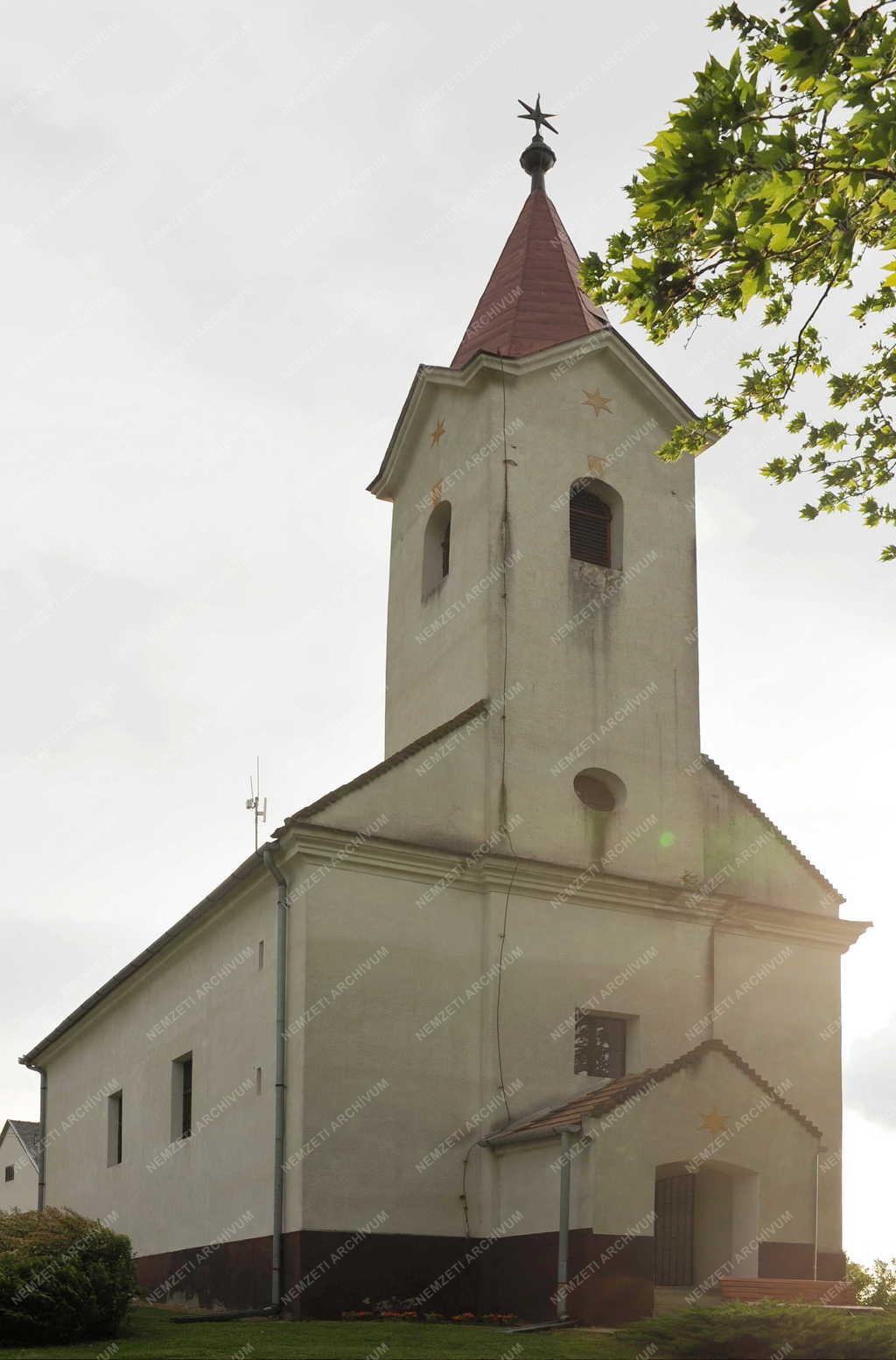 Kustánszeg - Templom