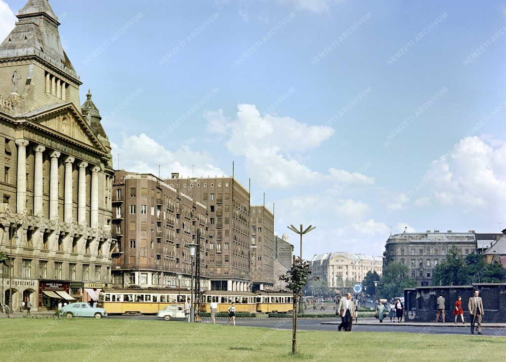 Városkép - Engels tér