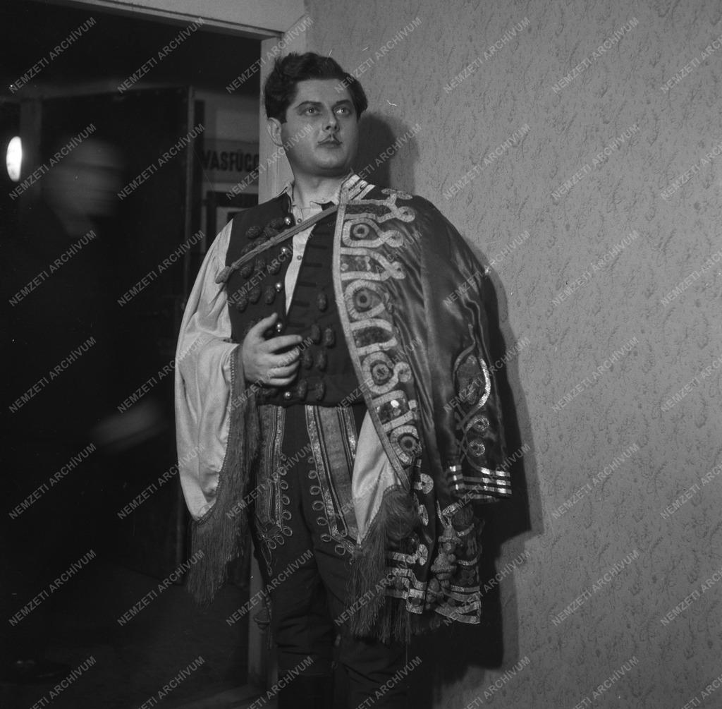 Kultúra - A Magyar Állami Operaház társulata bemutatja Johann Strauss: Cigánybáró című daljátékát a budapesti Városi Színházban