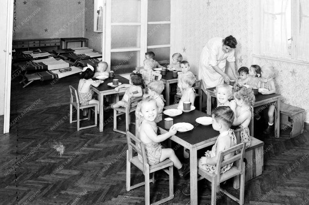 Oktatás - A Vasárugyár napközi otthonos óvódája