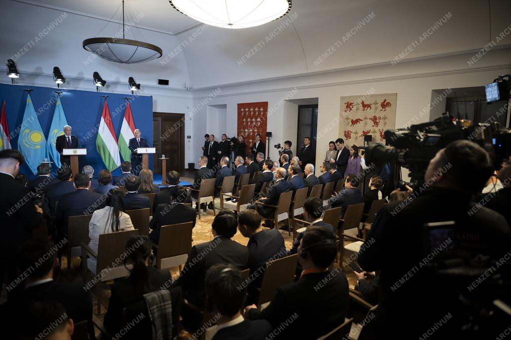 Orbán Viktor fogadta a kazah elnököt