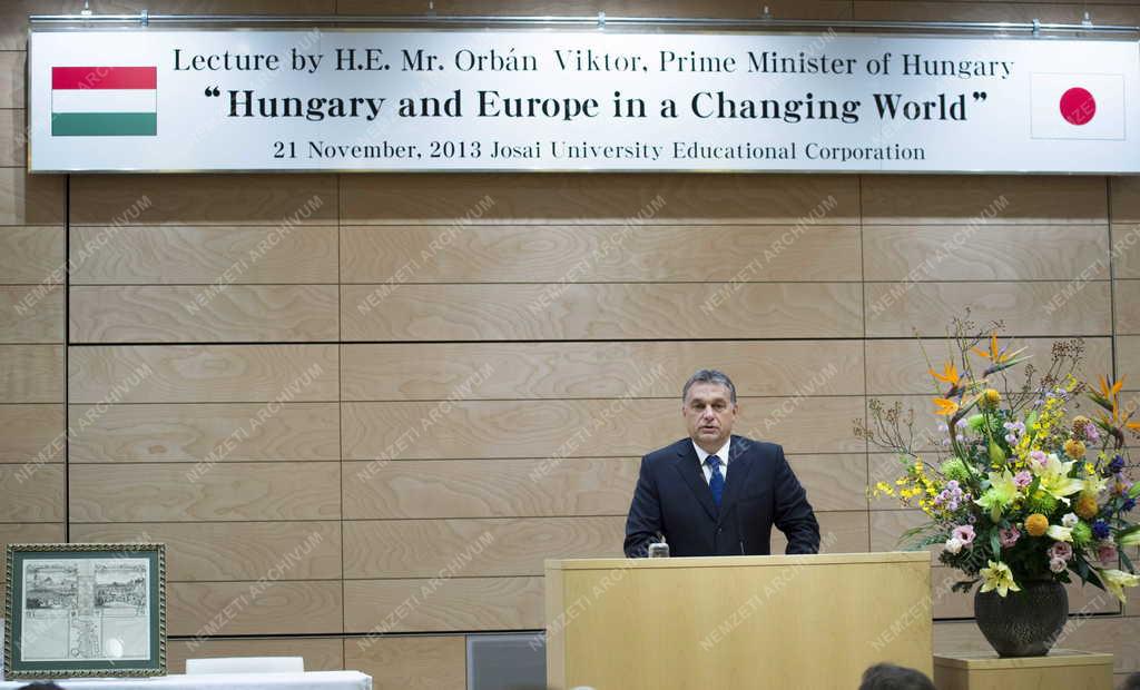 Orbán Viktor Japánban