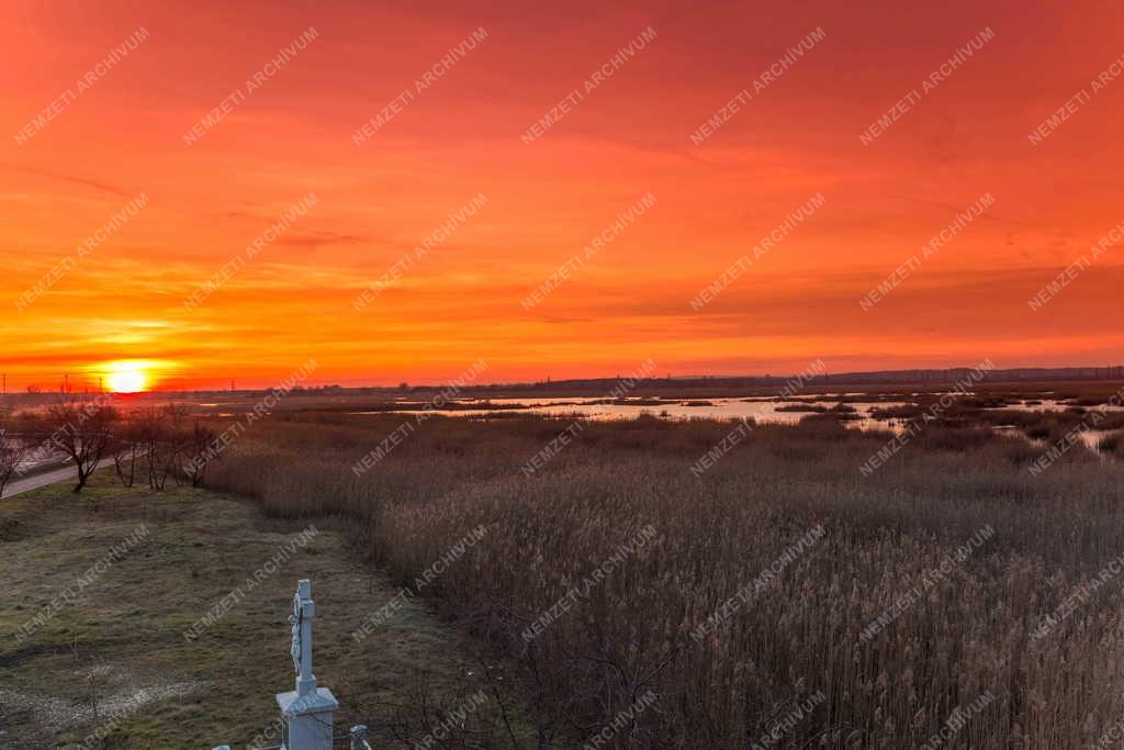 Tájkép - Dinnyés - Naplemente a Velencei-tónál