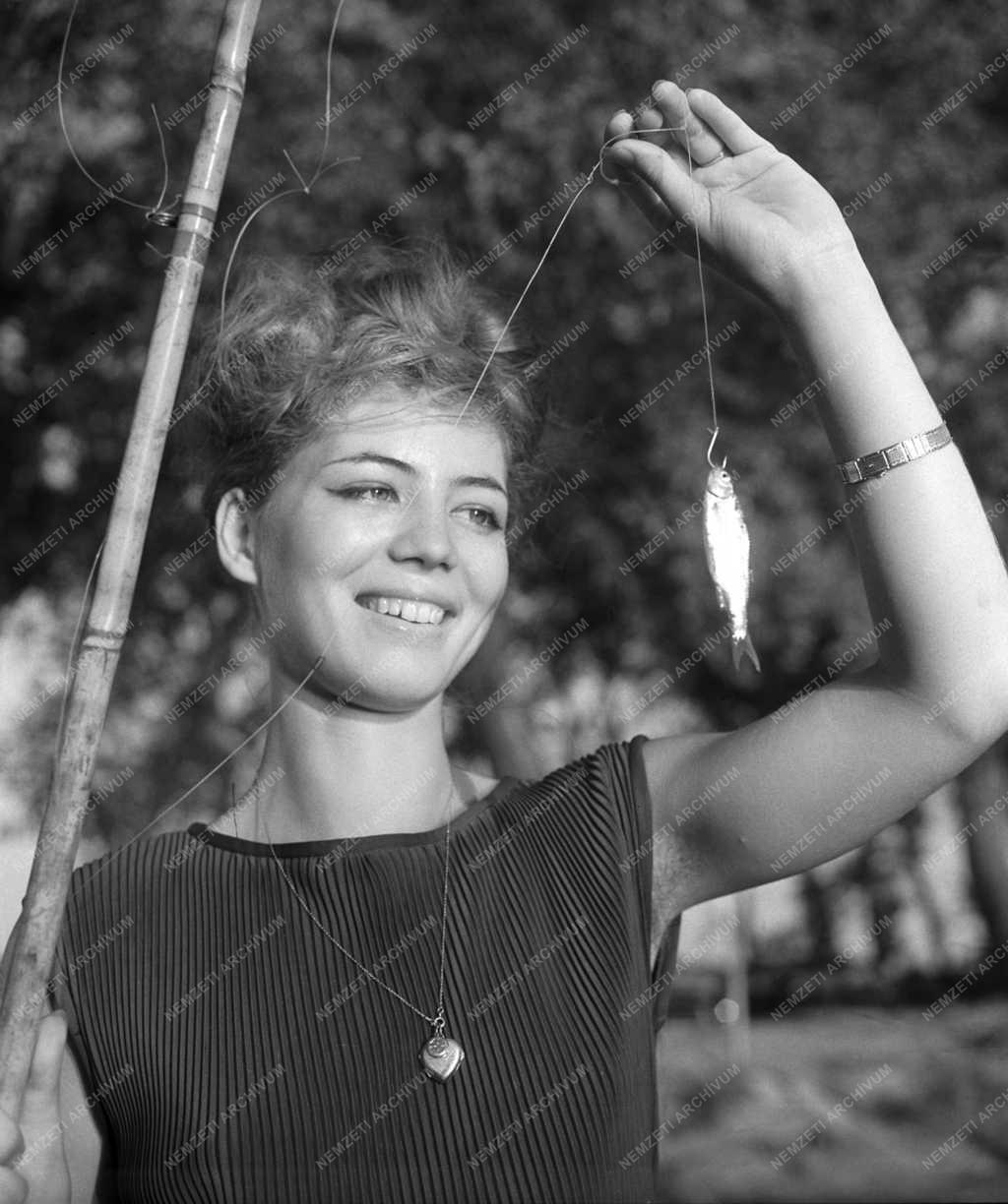 Szabadidő - Első Országos Halfogási Bajnokság Ráckevénél