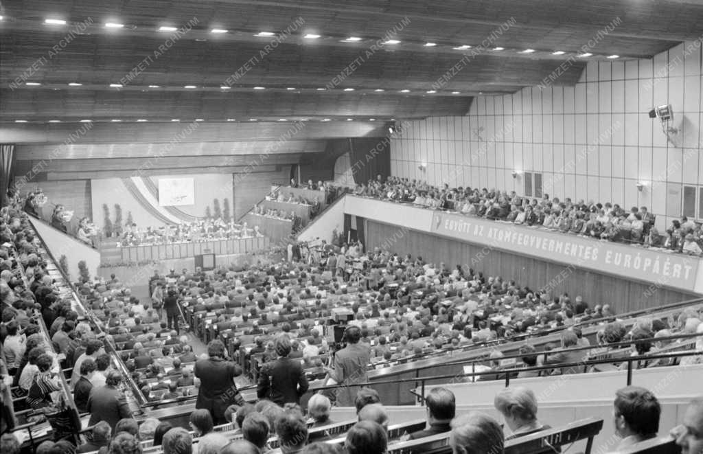Belpolitika - A X. országos békekonferencia