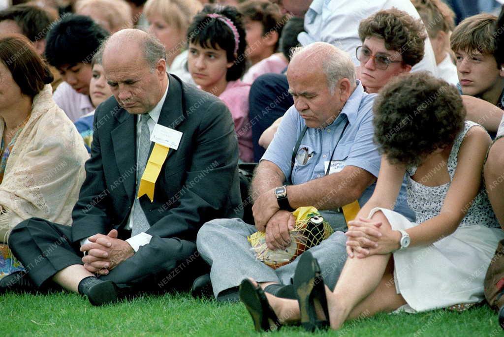 Vallás - Billy Graham a Népstadionban