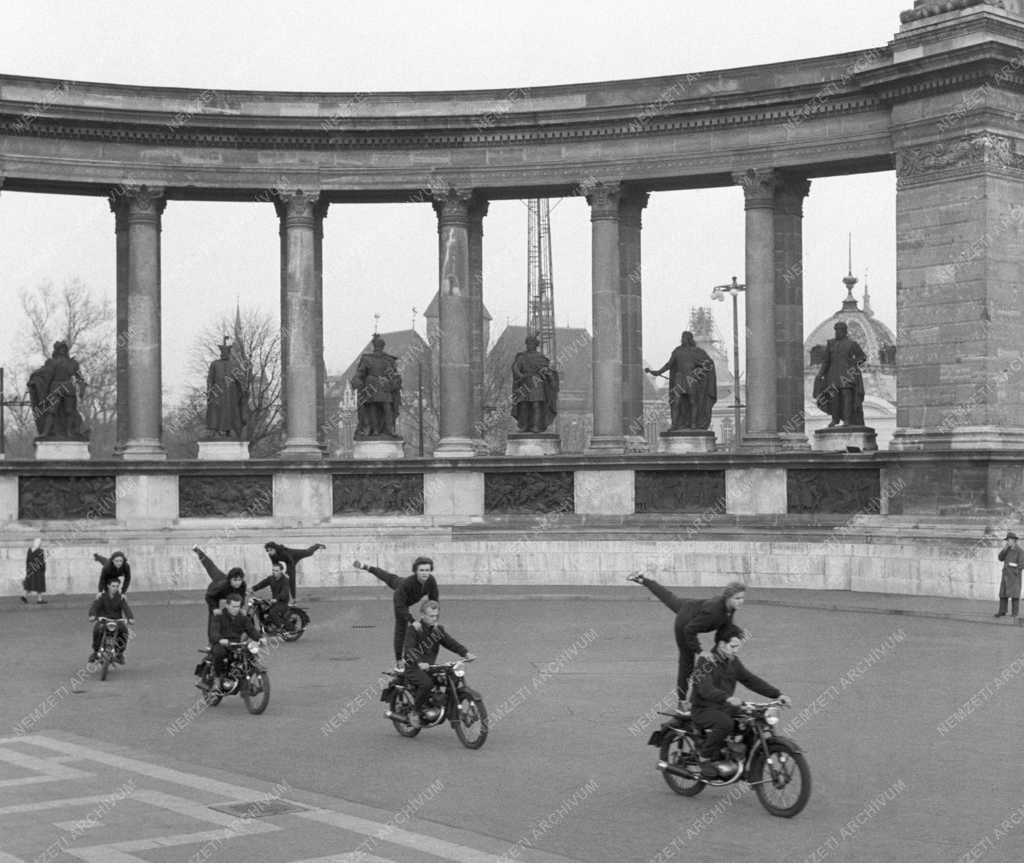 Sport - Magyar Honvédelmi Sportszövetség motorosai