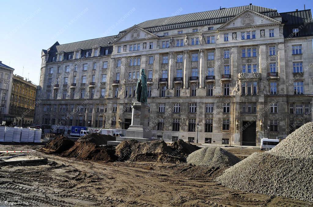 Építőipar - Budapest - Parkosítás a mélygarázs felett
