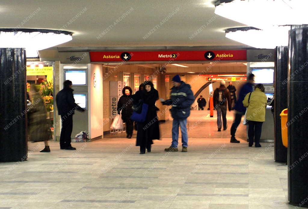 Tömegközlekedés - Astoria aluljáró