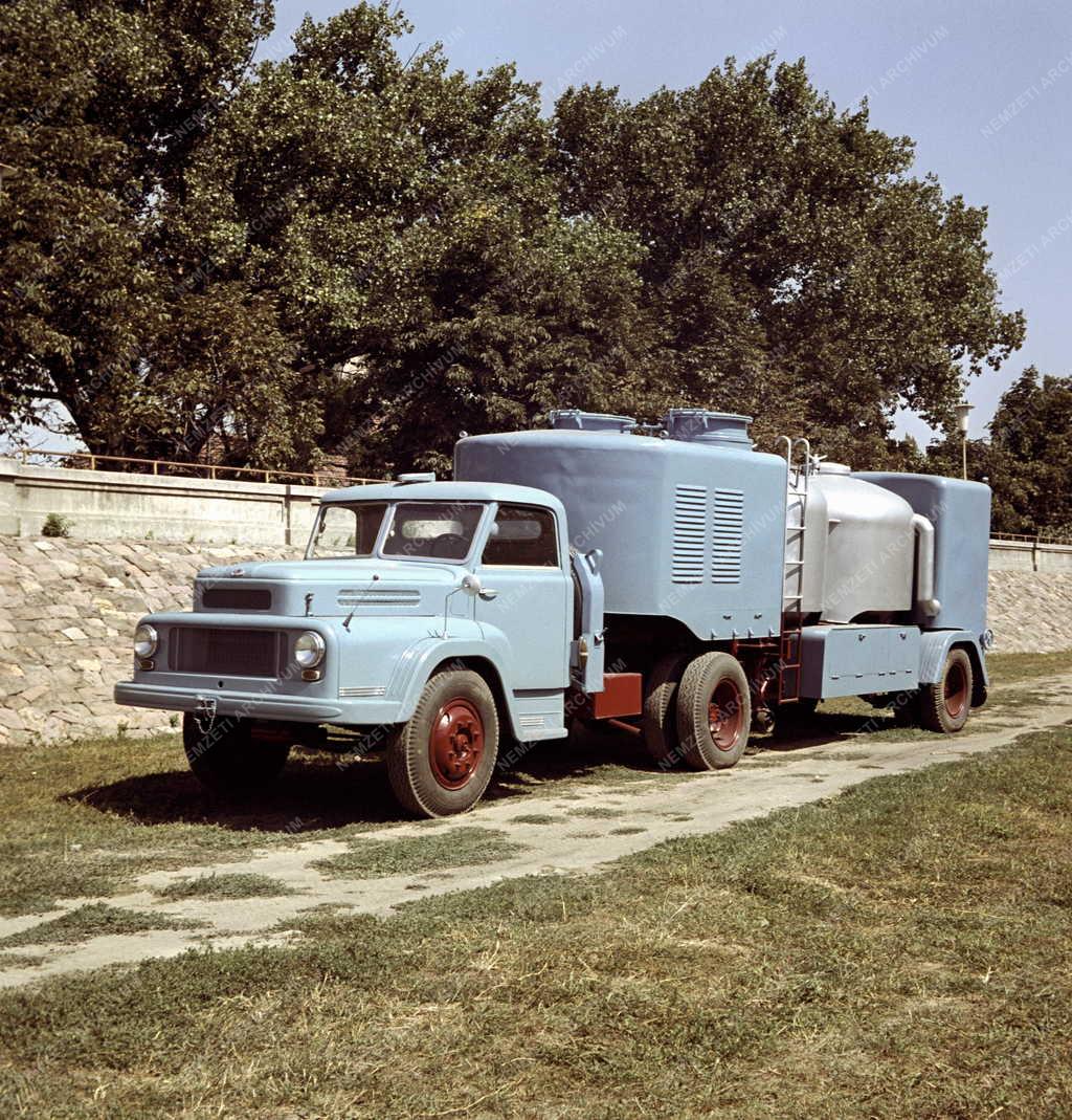 Közlekedés - Csepel mozgó víztisztító berendezés