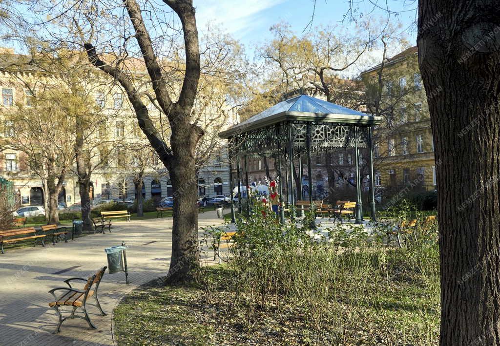 Városkép - Budapest - Hunyadi tér