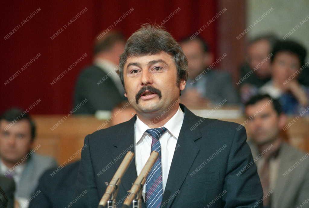 Belpolitika - Parlamenti ülés