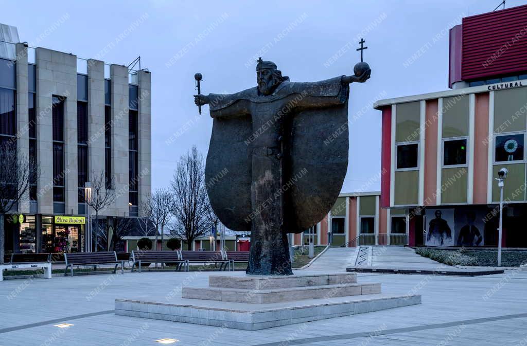 Városkép - Százhalombatta - Szent István szobra