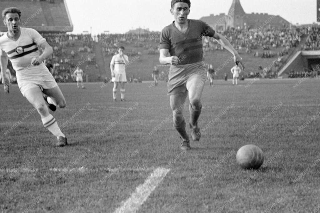 Sport - Bp. Honvéd-Bp. Vasas labdarúgó-mérkőzés a Népstadionban