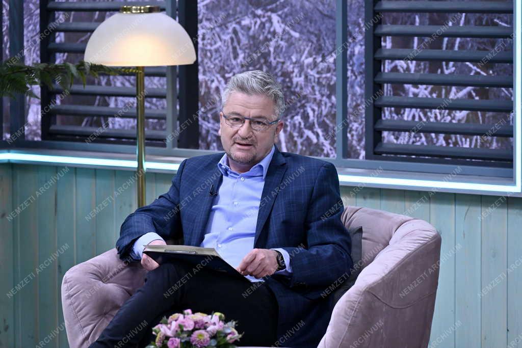 Kultúra - Televízió - Almárium című szolgáltató műsor - Banner Géza