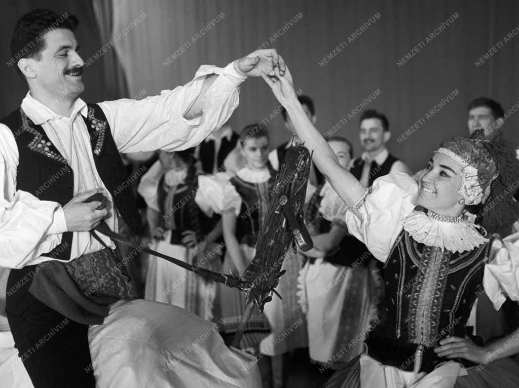 Kultúra - Magyar Állami Népi Együttes