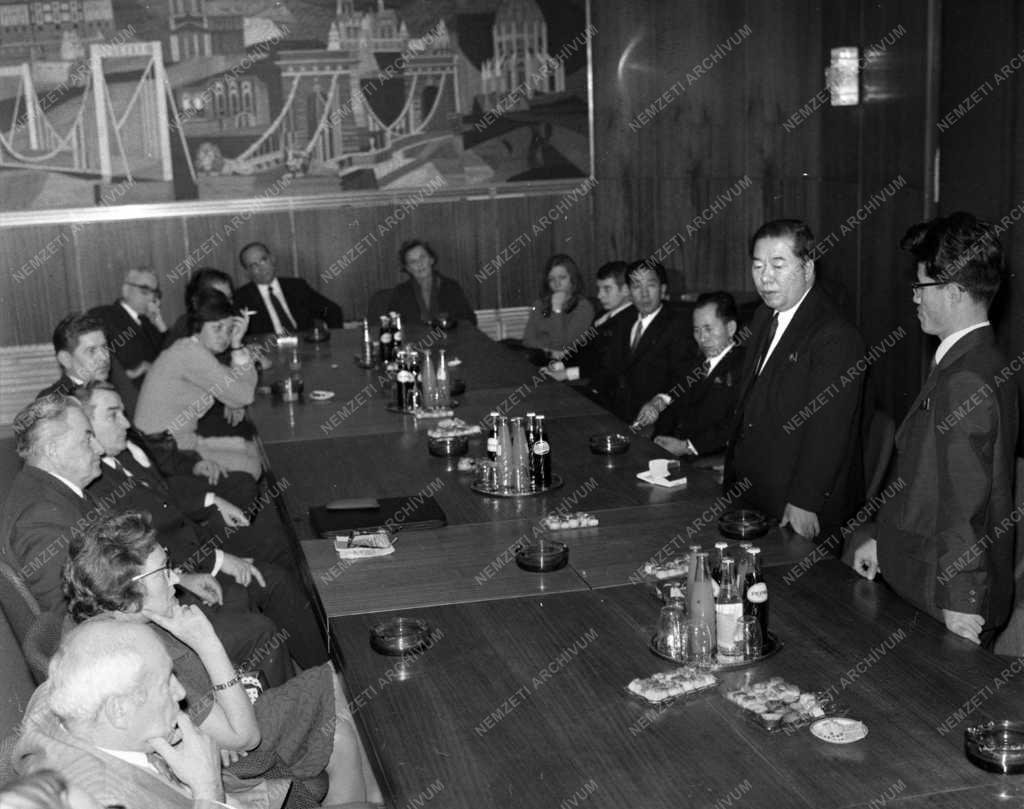 Külkapcsolat - Magyar-koreai baráti találkozó a Hazafias Népfront Székházában