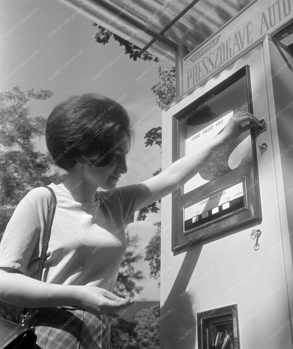 Kereskedelem - Az Utasellátó Vállalat automatái