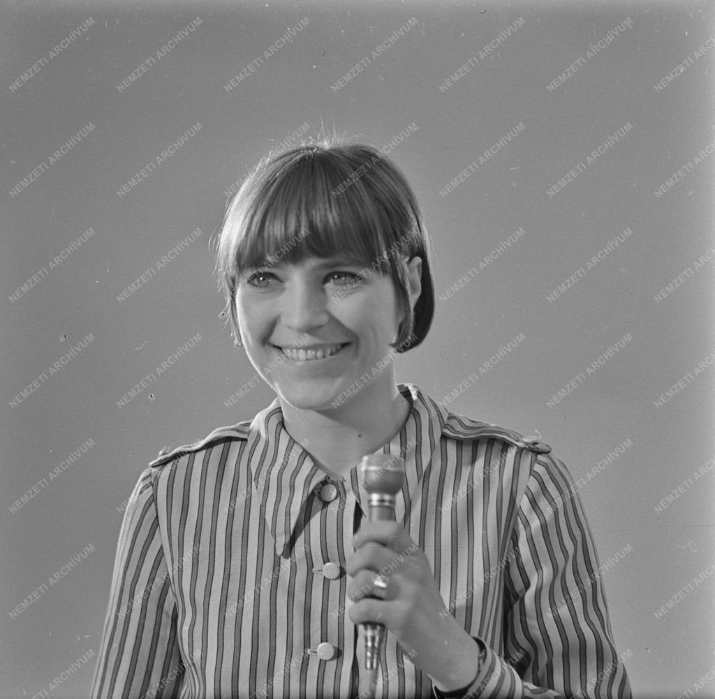 Könnyűzene - Személy - Kovács Kati énekesnő