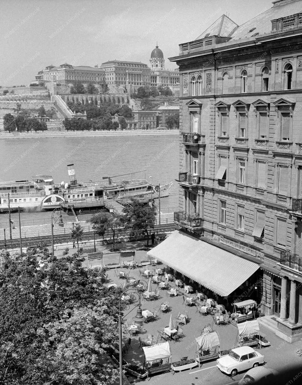 Városkép - Budapest - Kilátás a felújítás alatt lévő Pesti Vigadóból