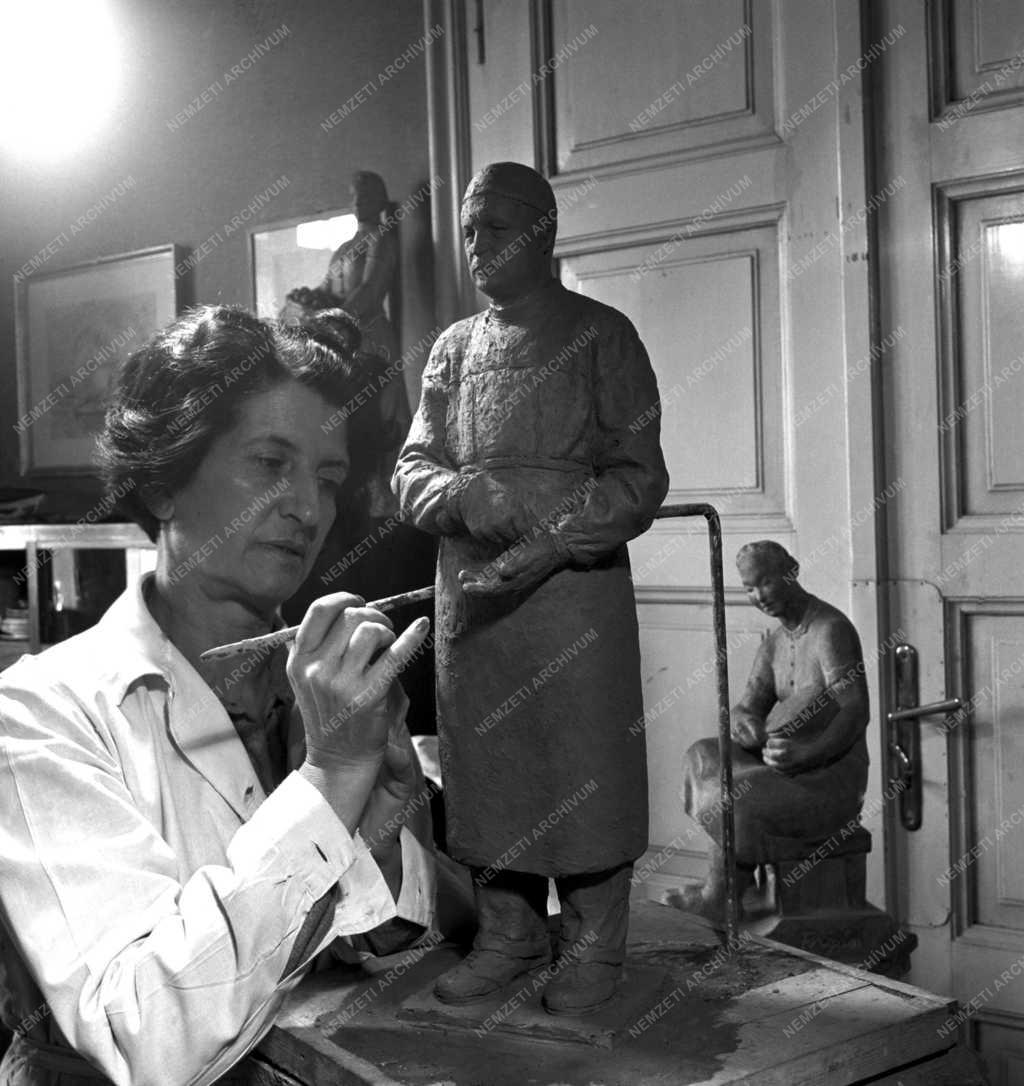 Kultúra - Forgács Hann Erzsébet szobrászművésznő