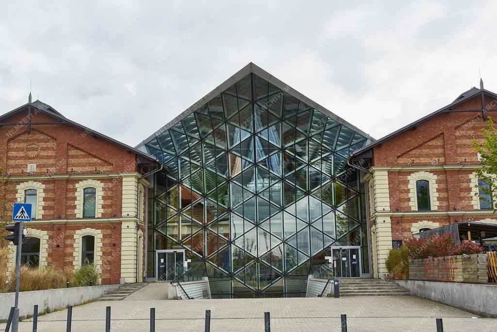 Szórakozás - Budapest - Bálna kulturális, vendéglátó és kereskedelmi központ