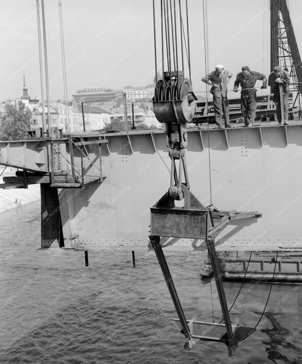 Építkezés - Épül az Erzsébet híd   